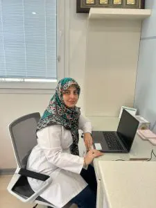 الدكتورة ليلا أذرنوش، طبيبة أسنان الأطفال